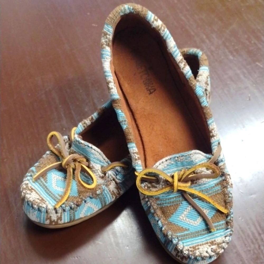 Minnetonka Turquoise and Brown Patterned Moccasins with Yellow Laces